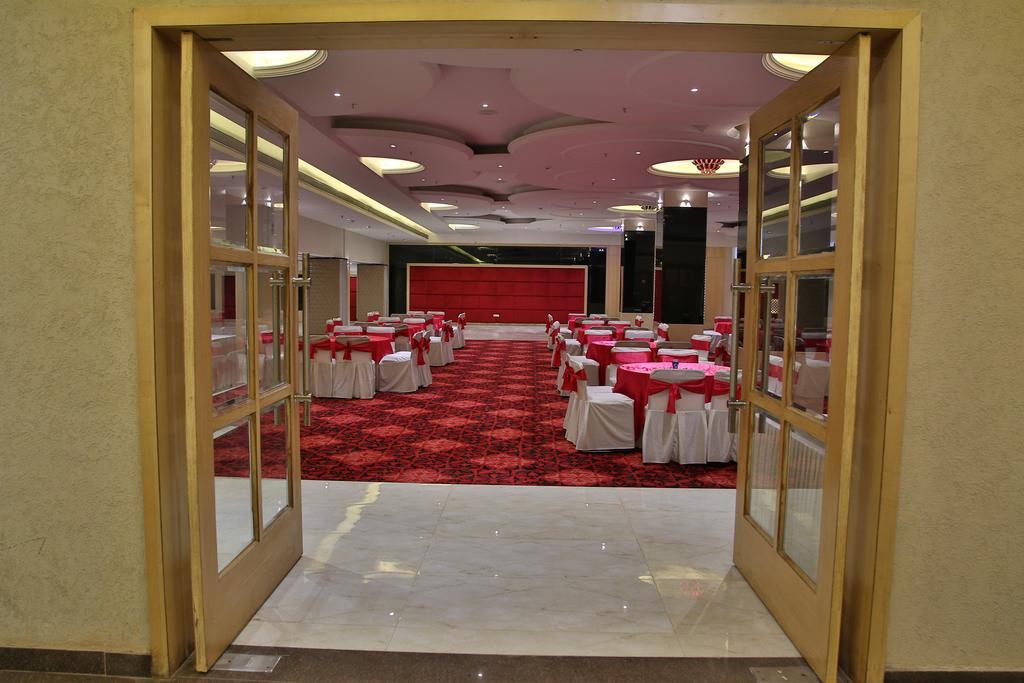 Clarion Inn Sevilla Zirakpur Exterior photo