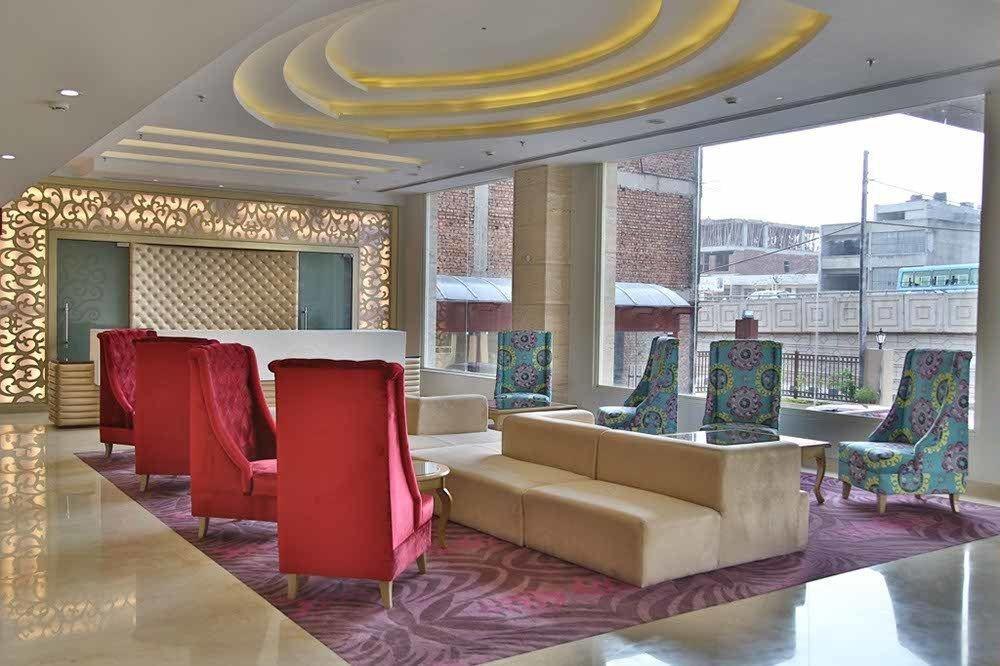 Clarion Inn Sevilla Zirakpur Exterior photo